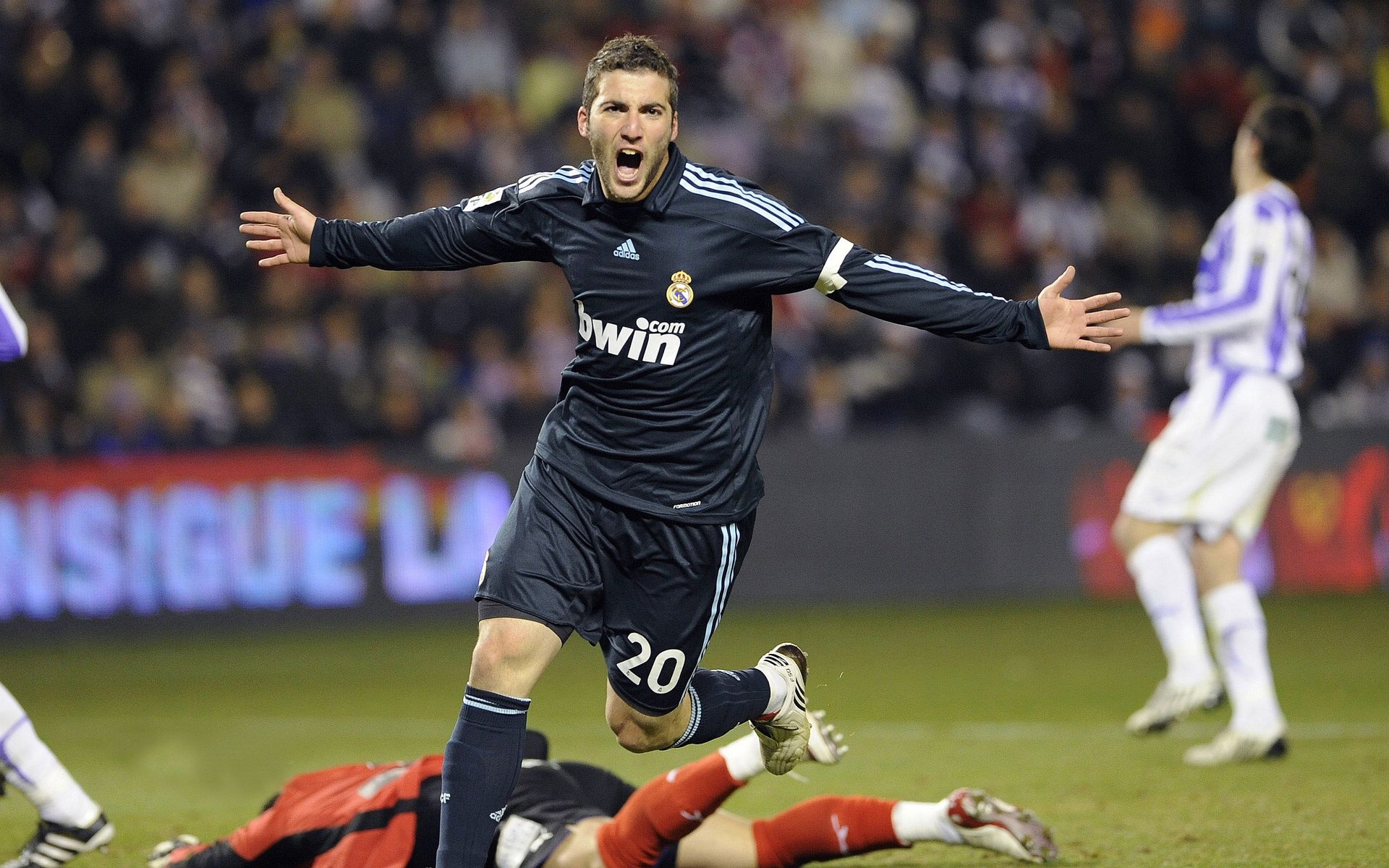 恩多比·恩乔的稳定表现,成为南非队进攻中的核心力量,恩多简历